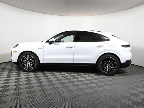 Used 2026 Porsche Cayenne E-Hybrid Coupe AWD/4WD image 2