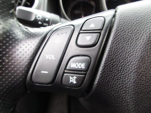 Used 2005 MAZDA MAZDA3 s w/ Moonroof & 6-CD Pkg FWD image 18