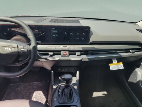 New 2025 Kia K4 EX image 13
