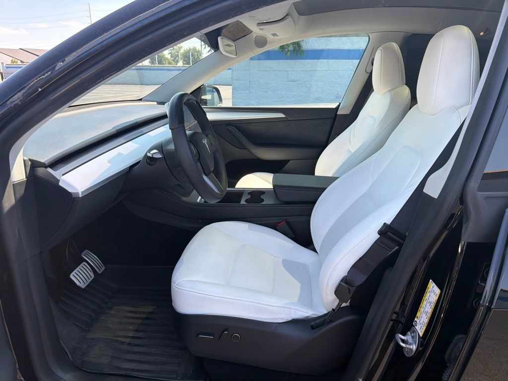 Used 2023 Tesla Model Y Performance AWD/4WD image 16