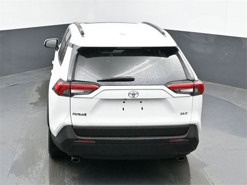Used 2020 Toyota RAV4 XLE Premium image 39