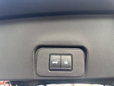 Used 2023 Nissan Rogue SL w/ SL Premium Package image 6