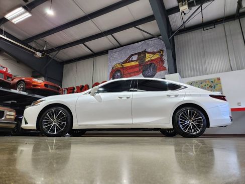 Used 2023 Lexus ES 300h image 10