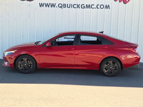 Used 2023 Hyundai Elantra SEL w/ Preferred Accessory Package image 4