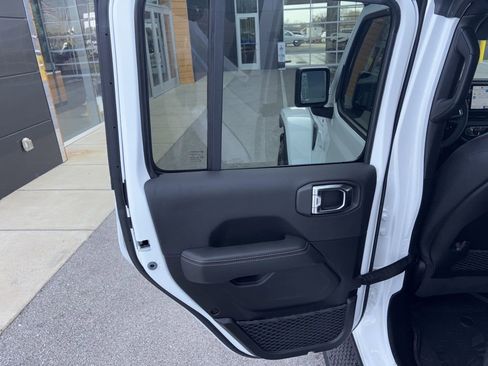 New 2026 Jeep Wrangler Unlimited Sahara AWD/4WD image 29