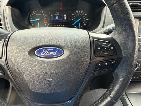 Used 2019 Ford Explorer XLT AWD/4WD image 25