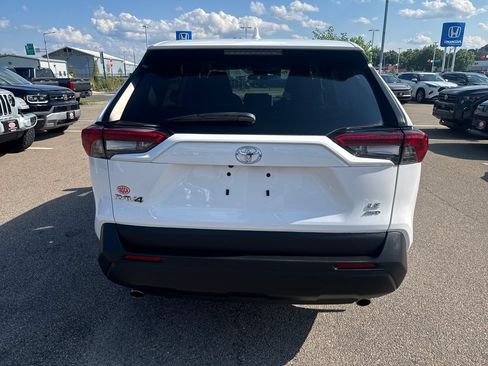 Used 2024 Toyota RAV4 LE AWD/4WD image 6