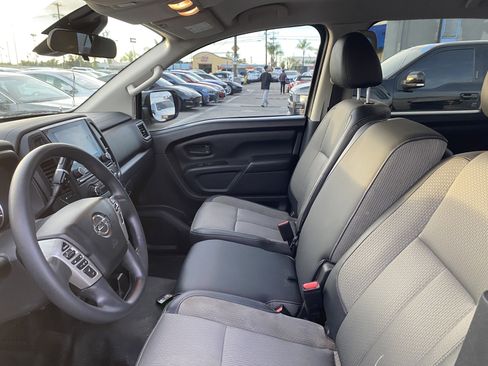 Used 2021 Nissan Titan S image 9