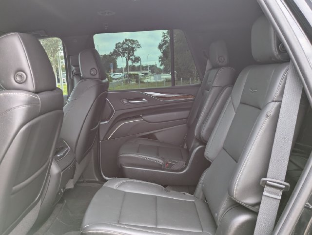 Used 2023 Cadillac Escalade Luxury AWD/4WD image 10