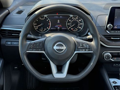 Used 2025 Nissan Altima 2.5 SV image 50