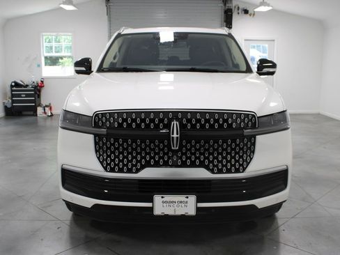 New 2025 Lincoln Navigator Reserve image 2