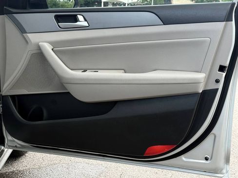 Used 2017 Hyundai Sonata SE FWD image 12