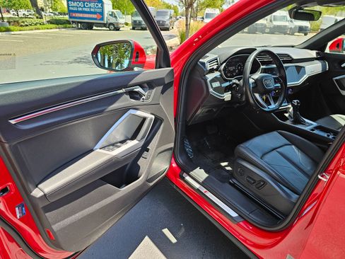 Used 2023 Audi Q3 2.0T Premium w/ 19" Wheel Package image 12