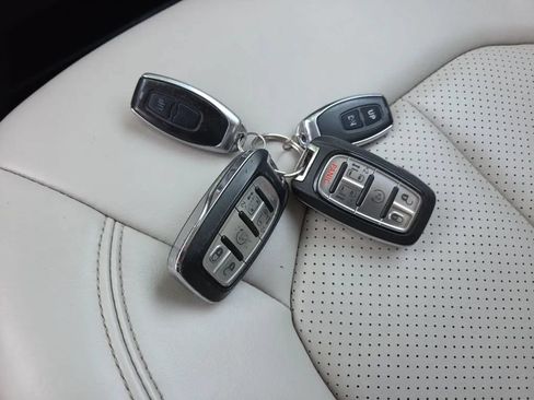 Used 2021 Chrysler Voyager Lxi FWD image 19