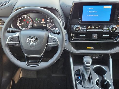 Used 2023 Toyota Highlander XSE image 31