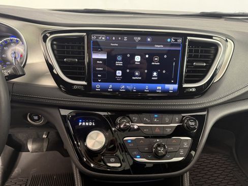 Used 2024 Chrysler Pacifica Limited w/ Uconnect Theater Family Group AWD/4WD image 23