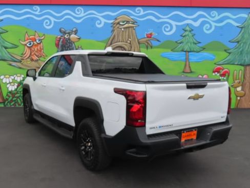 Certified 2024 Chevrolet Silverado EV W/T AWD/4WD image 7