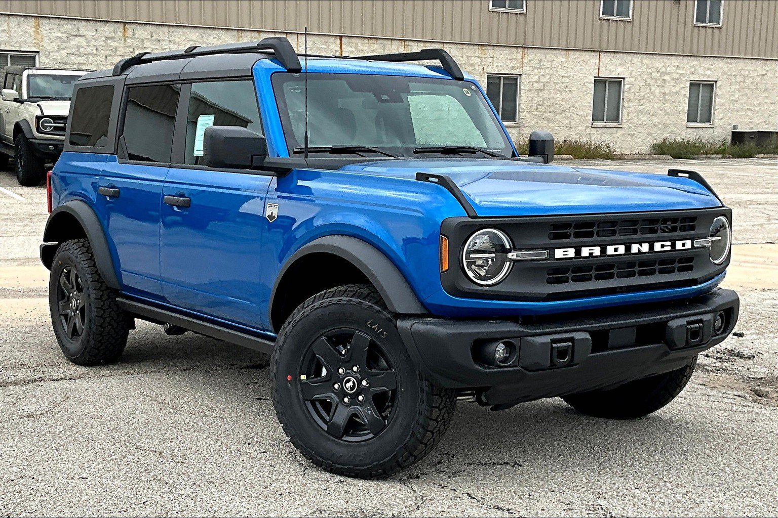 Used 2025 Ford Bronco Big Bend w/ Black Diamond Package AWD/4WD image 16