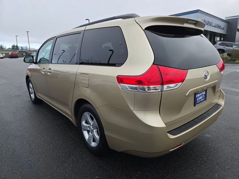 Used 2011 Toyota Sienna LE image 7