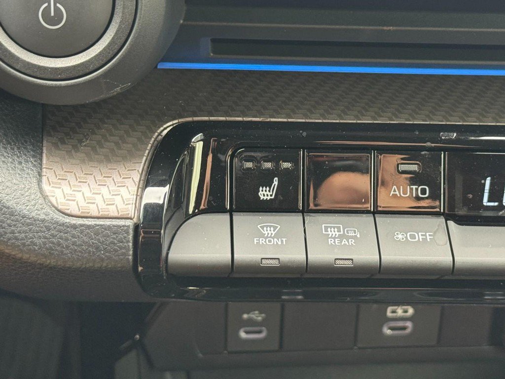 Used 2026 Toyota Prius XLE FWD image 30