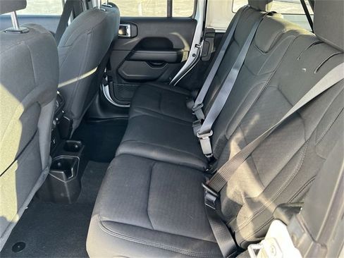 Used 2022 Jeep Wrangler Unlimited Sahara image 22