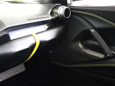 Used 2019 Ferrari 812 Superfast RWD image 39