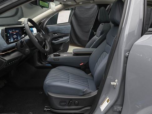 New 2025 Nissan Ariya Platinum image 27