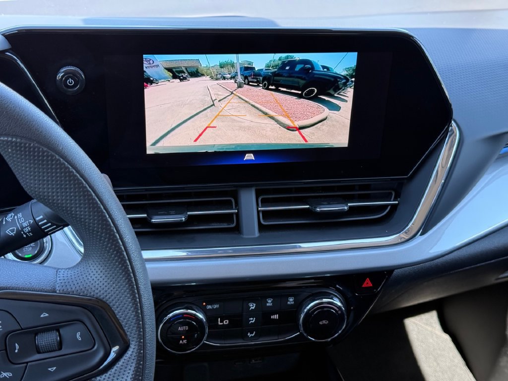 Used 2025 Chevrolet Trax LT FWD image 14