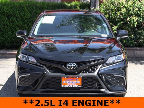 Used 2024 Toyota Camry SE FWD image 3