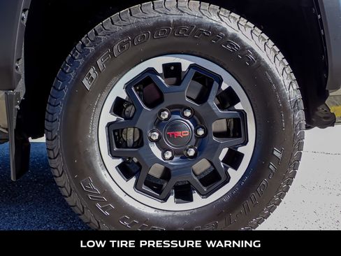 Used 2024 Toyota Tacoma TRD Off-Road image 10