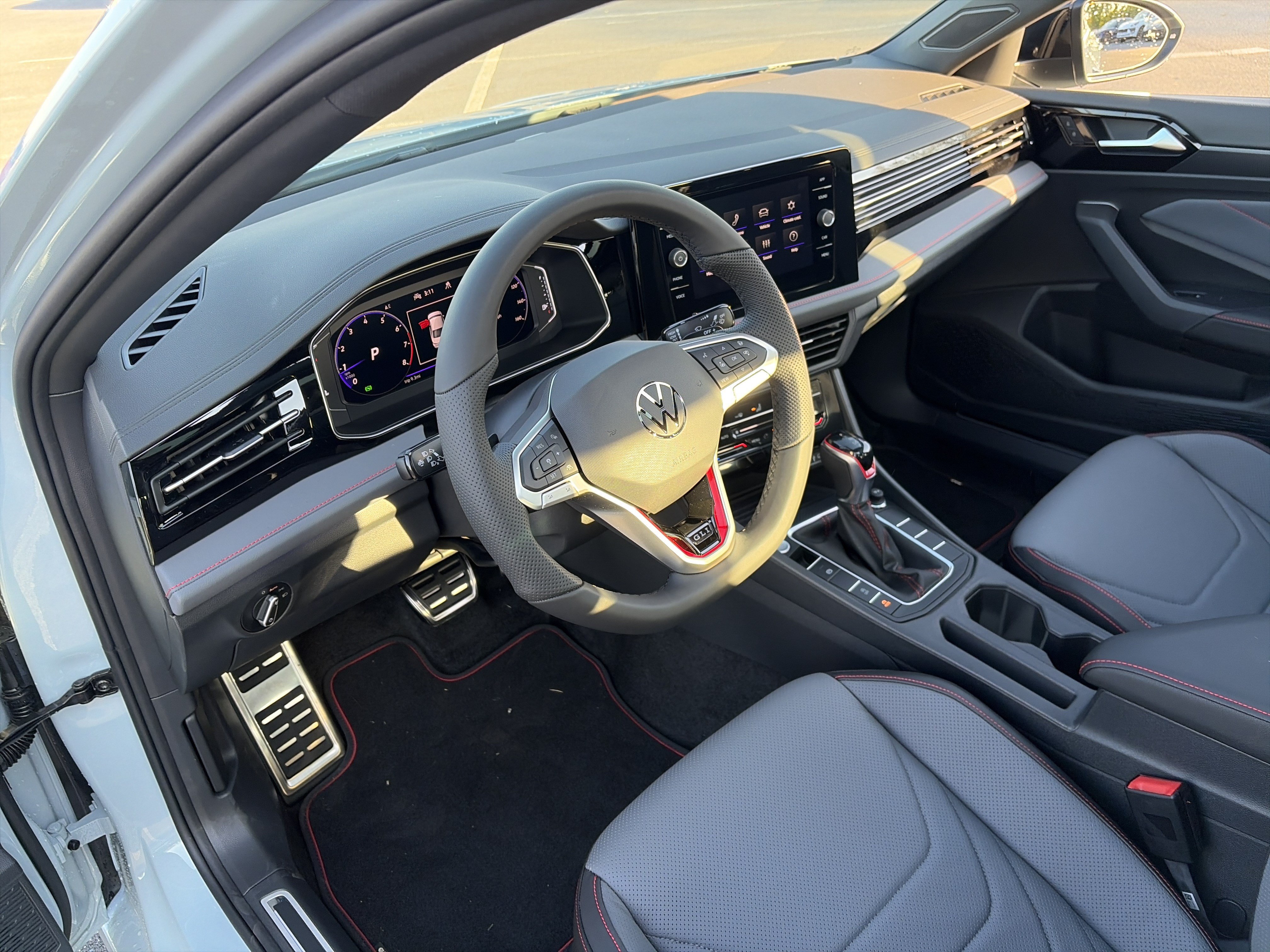 Used 2027 Volkswagen Jetta GLI Autobahn FWD image 12