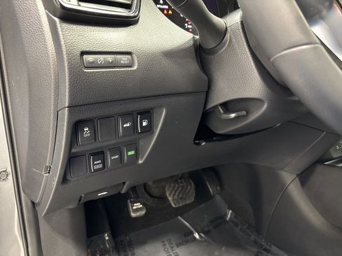 Used 2018 Nissan Rogue SV image 20