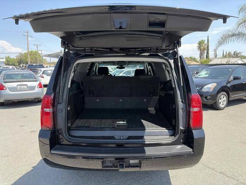 Used 2016 Chevrolet Suburban LS RWD image 17