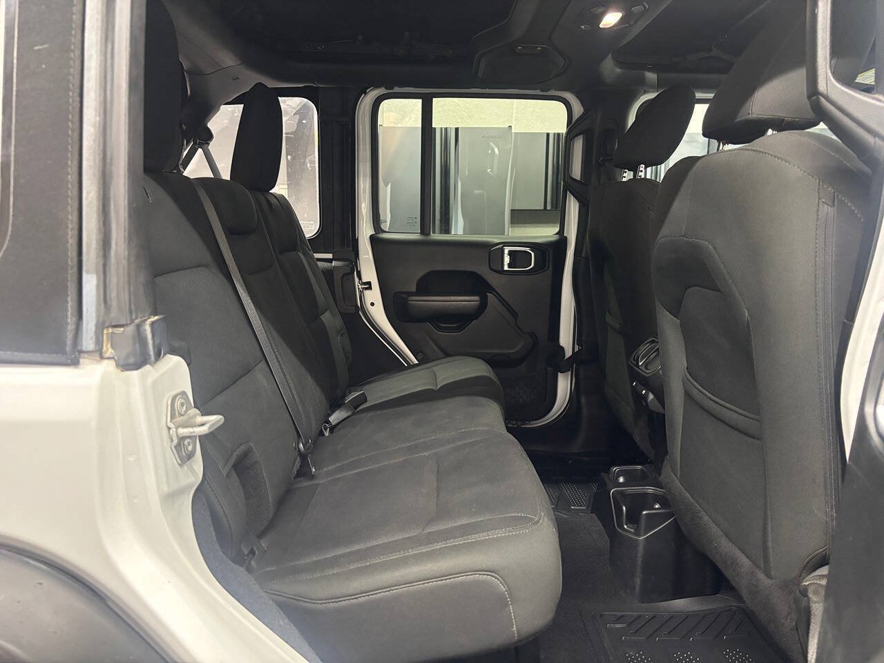 Used 2018 Jeep Wrangler Unlimited Sport S AWD/4WD image 22