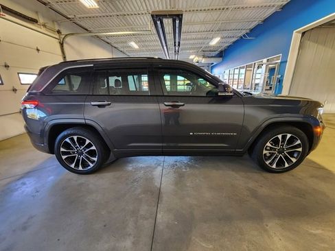 Used 2022 Jeep Grand Cherokee Overland w/ Luxury Tech Group IV image 5