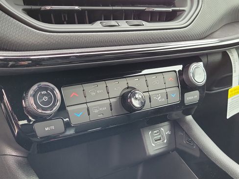 New 2026 Jeep Compass Limited image 28