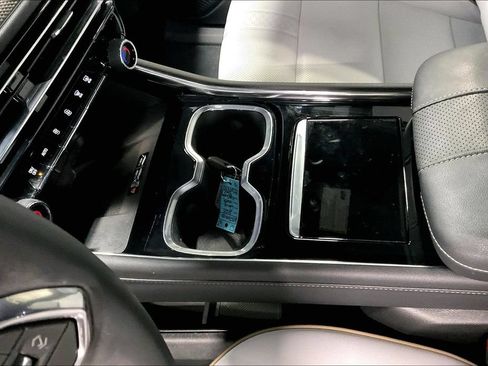 Used 2025 Chevrolet Traverse High Country w/ LPO, Floor Liner Package AWD/4WD image 17