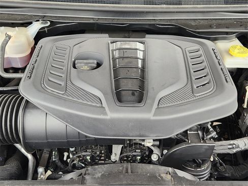 Used 2024 Jeep Wagoneer Series II w/ Flexible Seating Group image 9