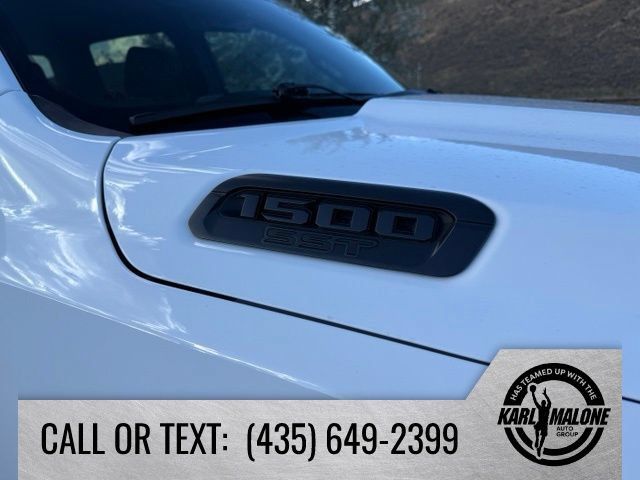 Used 2025 RAM 1500 Warlock AWD/4WD image 11