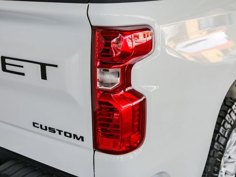 Used 2022 Chevrolet Silverado 1500 Custom w/ LPO, Dark Essentials Package RWD image 8
