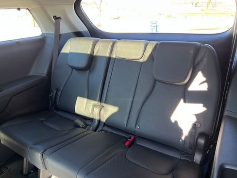 Used 2025 Kia Carnival SX Prestige image 24