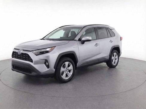 Used 2021 Toyota RAV4 XLE w/ Convenience Package image 1