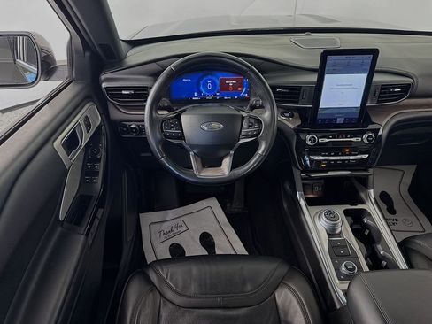 Certified 2023 Ford Explorer Platinum w/ Technology Package AWD/4WD image 4