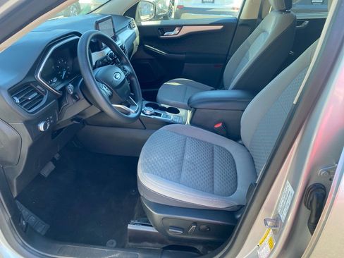 Used 2020 Ford Escape SE image 9