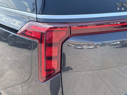 New 2026 Kia Carnival LXS FWD image 11