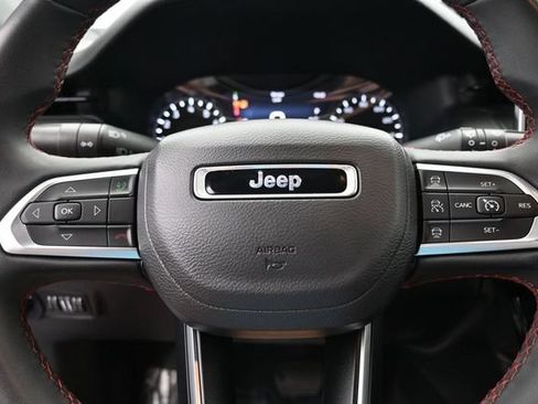 Used 2025 Jeep Compass Trailhawk AWD/4WD image 28