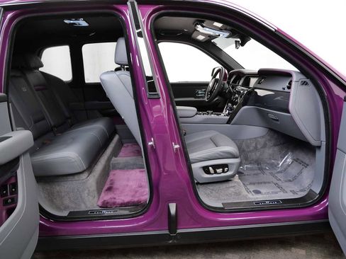 Used 2022 Rolls-Royce Cullinan Black Badge w/ Dark Exterior Package image 15