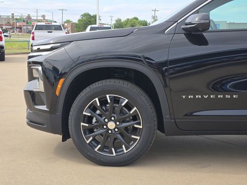 New 2026 Chevrolet Traverse LT w/ Sun and Wheel Package FWD image 21