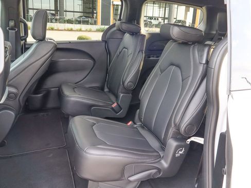 New 2026 Chrysler Pacifica Select image 16