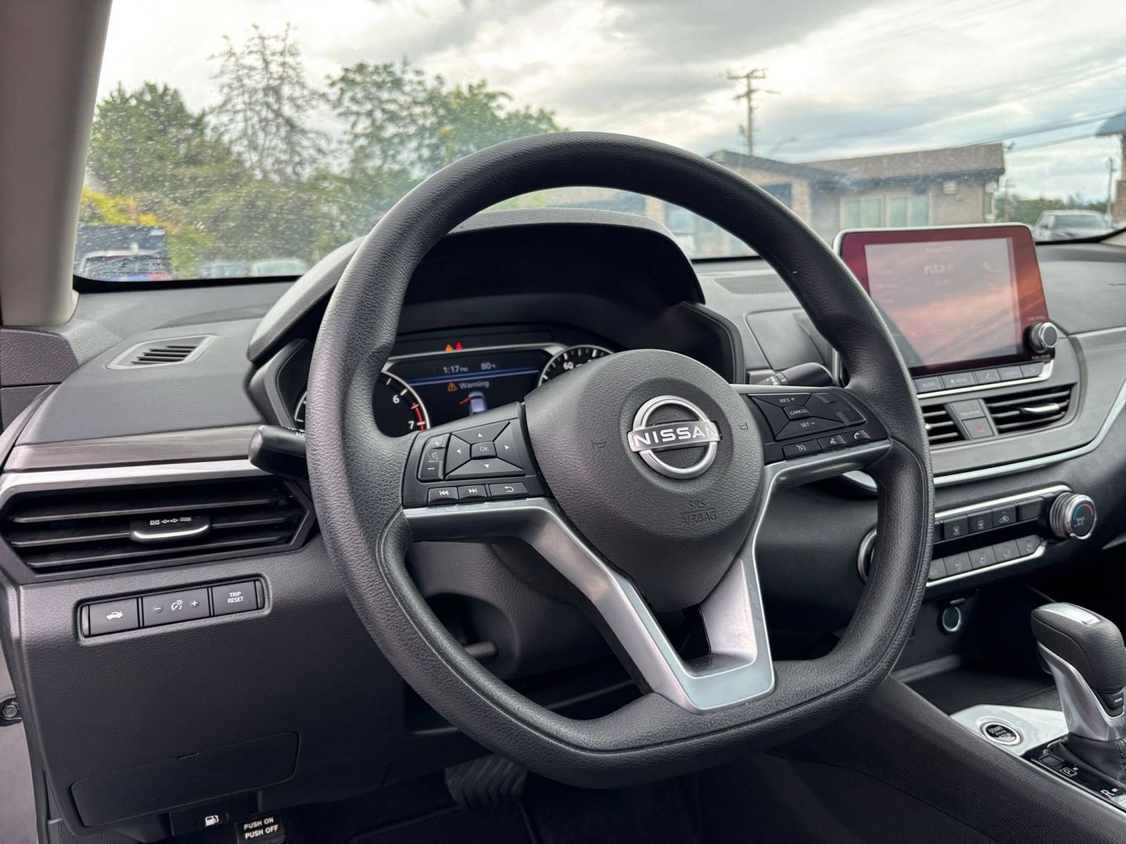 Used 2025 Nissan Altima 2.5 SV FWD image 34